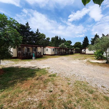 Kamp Rujno Hotel Starigrad Paklenica Exterior foto